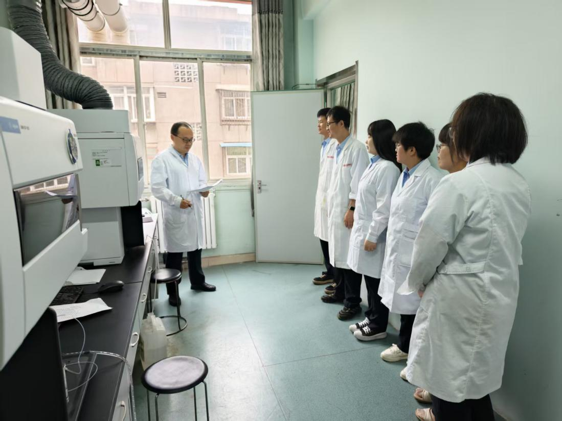 工程科技公司环境工程实验室积极开展检验检测知识培训（摄影：戴博森）.png
