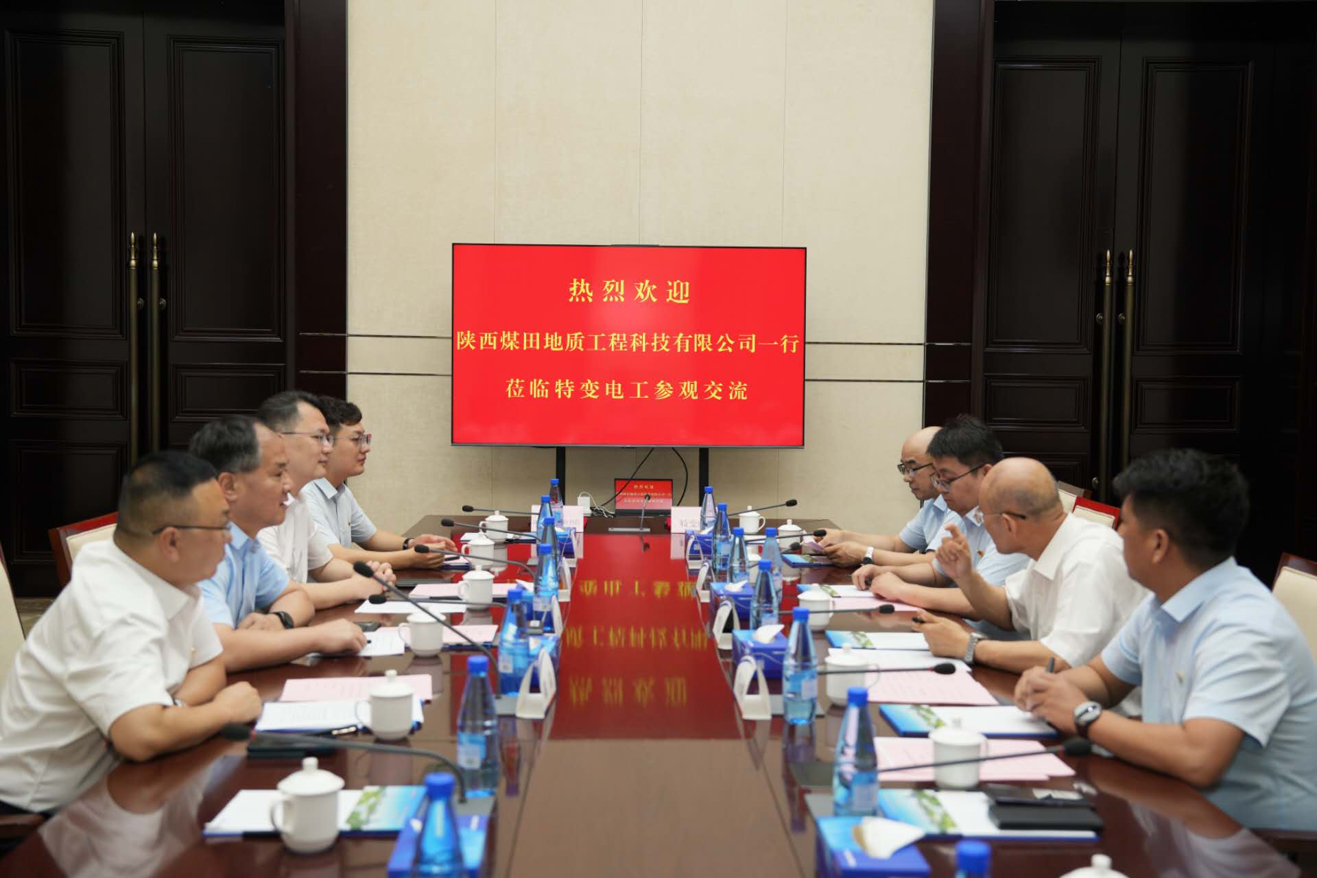 131786590217313639.jpeg 8月5日,陕西煤田地质工程科技有限公司与特变电工杜尚别矿业有限公司正式签署战略合作框架协议。(摄影:李一山).jpg